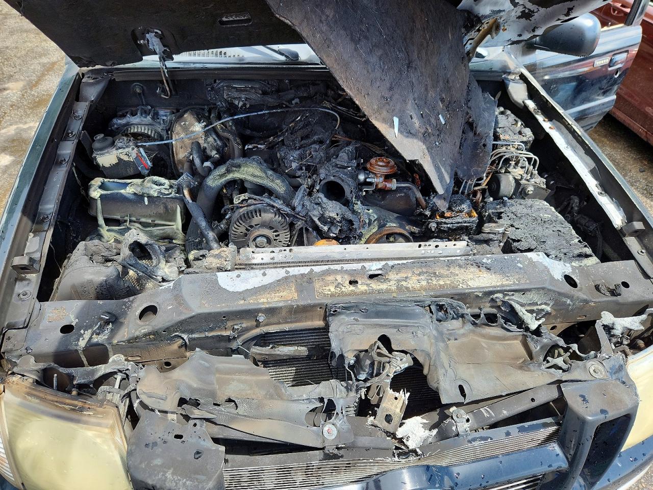 1FMZU67E92UC52384 · 2002 FORD EXPLORER · 11/12
