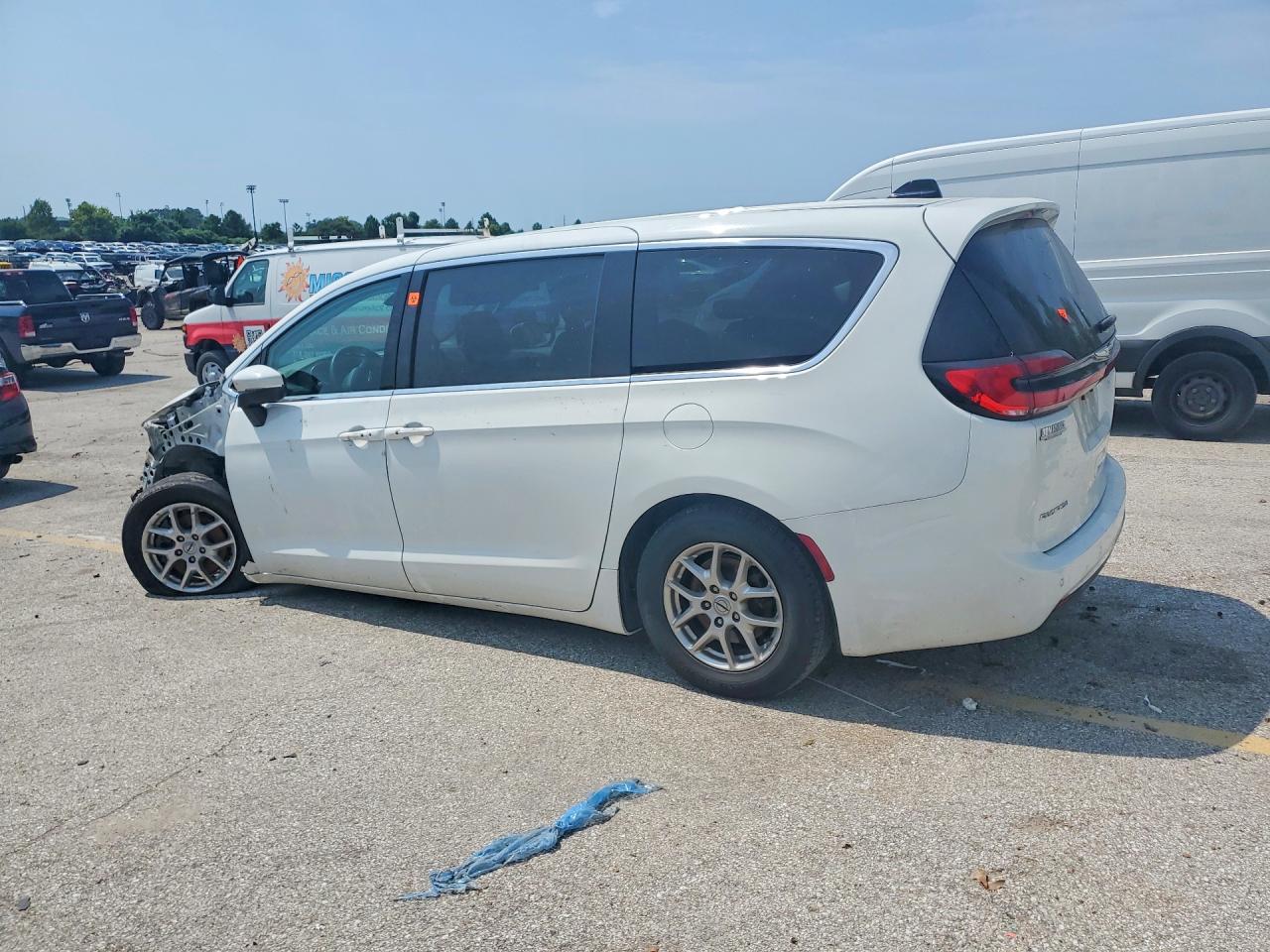 2C4RC1BG3PR532163 · 2023 CHRYSLER PACIFICA · 2/12