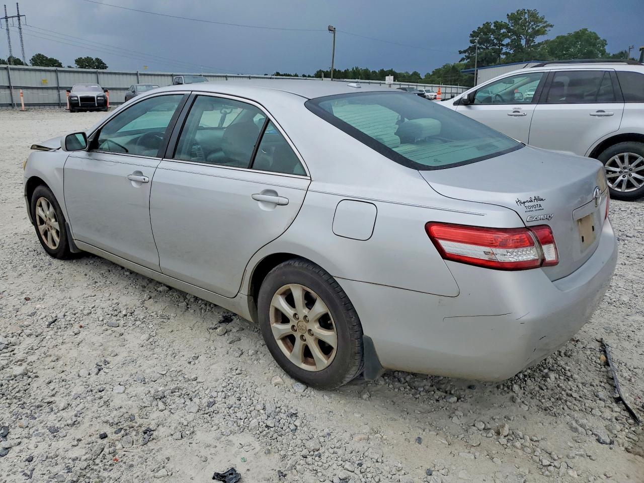 4T1BF3EK6BU710207 · 2011 TOYOTA CAMRY · 2/12
