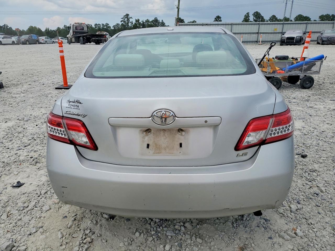 4T1BF3EK6BU710207 · 2011 TOYOTA CAMRY · 6/12
