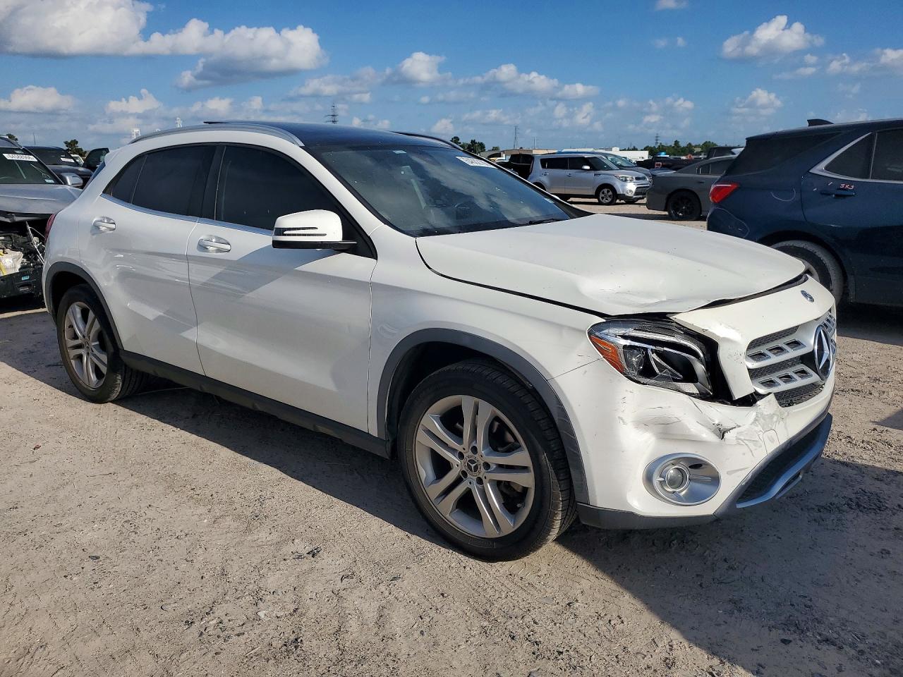WDCTG4EB3KU009596 · 2019 MERCEDES-BENZ GLA · 4/13
