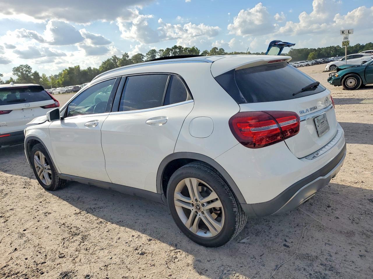 WDCTG4EB3KU009596 · 2019 MERCEDES-BENZ GLA · 2/13