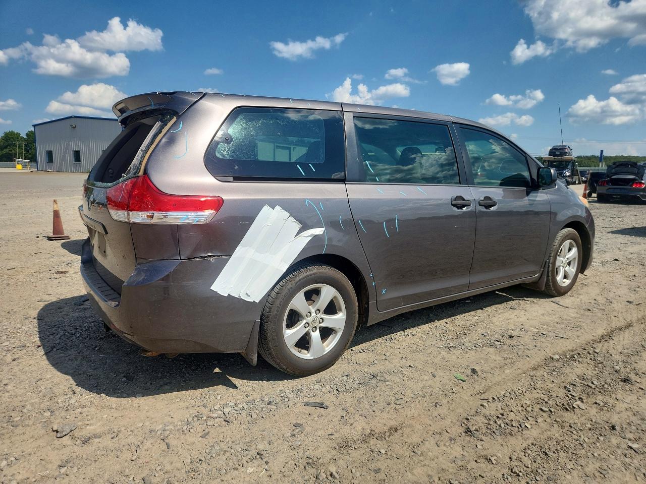 5TDZK3DC8DS398536 · 2013 TOYOTA SIENNA · 3/13