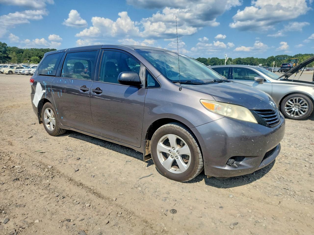 5TDZK3DC8DS398536 · 2013 TOYOTA SIENNA · 4/13