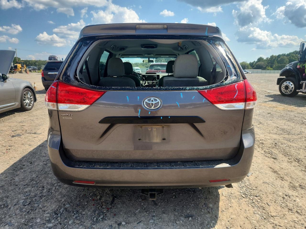 5TDZK3DC8DS398536 · 2013 TOYOTA SIENNA · 6/13