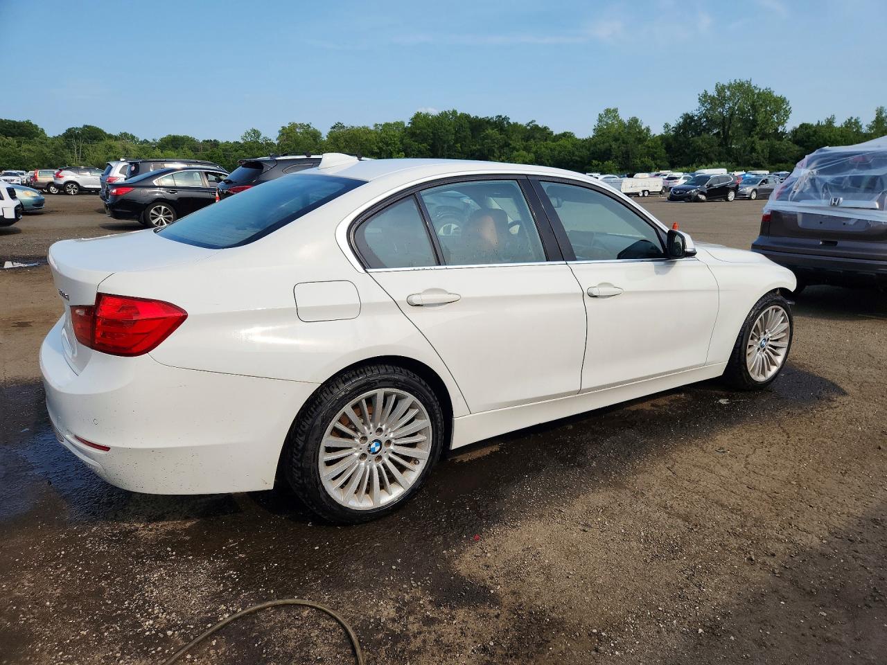 WBA3B3C53DF535033 · 2013 BMW 328 · 3/13