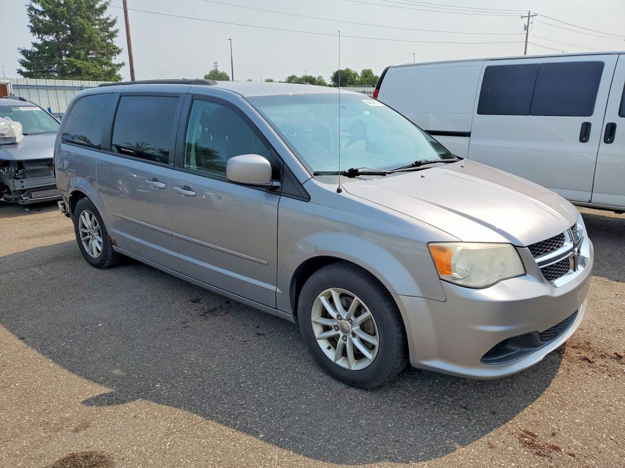 2C4RDGCG9ER154829 · 2014 DODGE GRAND CARAVAN · 4/13