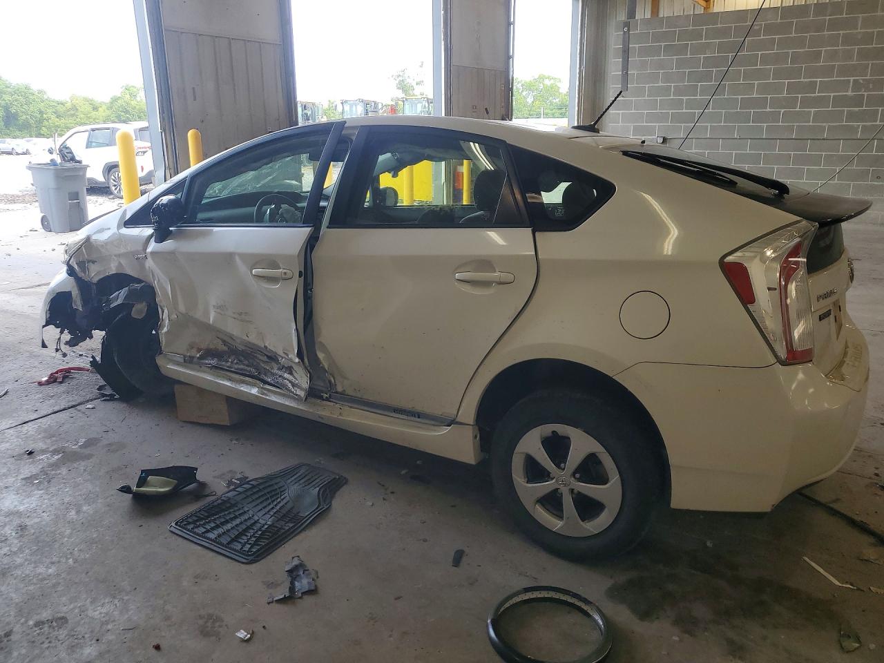 JTDKN3DU3E0358161 · 2014 TOYOTA PRIUS · 2/12