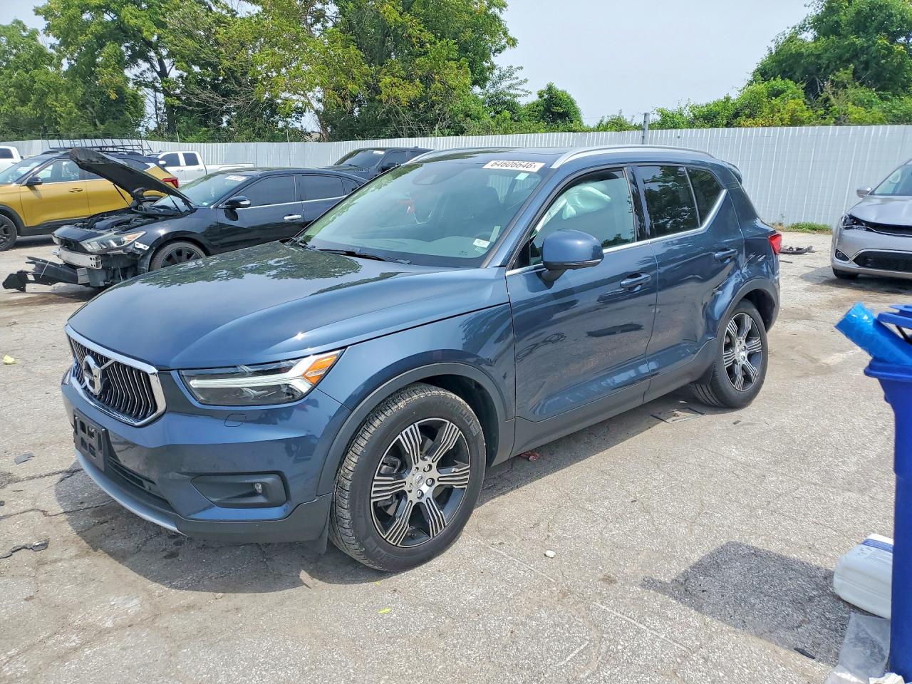 2020 VOLVO XC40