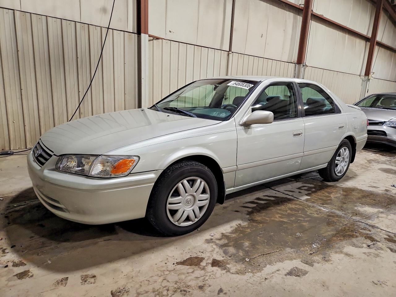 4T1BG28K2YU689755 · 2000 TOYOTA CAMRY
