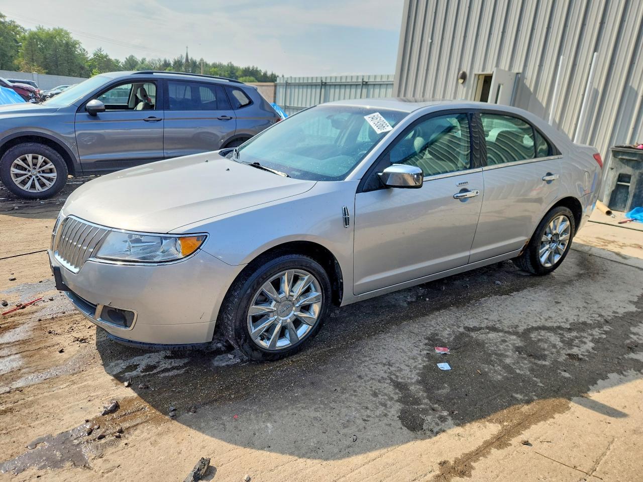 3LNHL2GC1AR755435 · 2010 LINCOLN MKZ