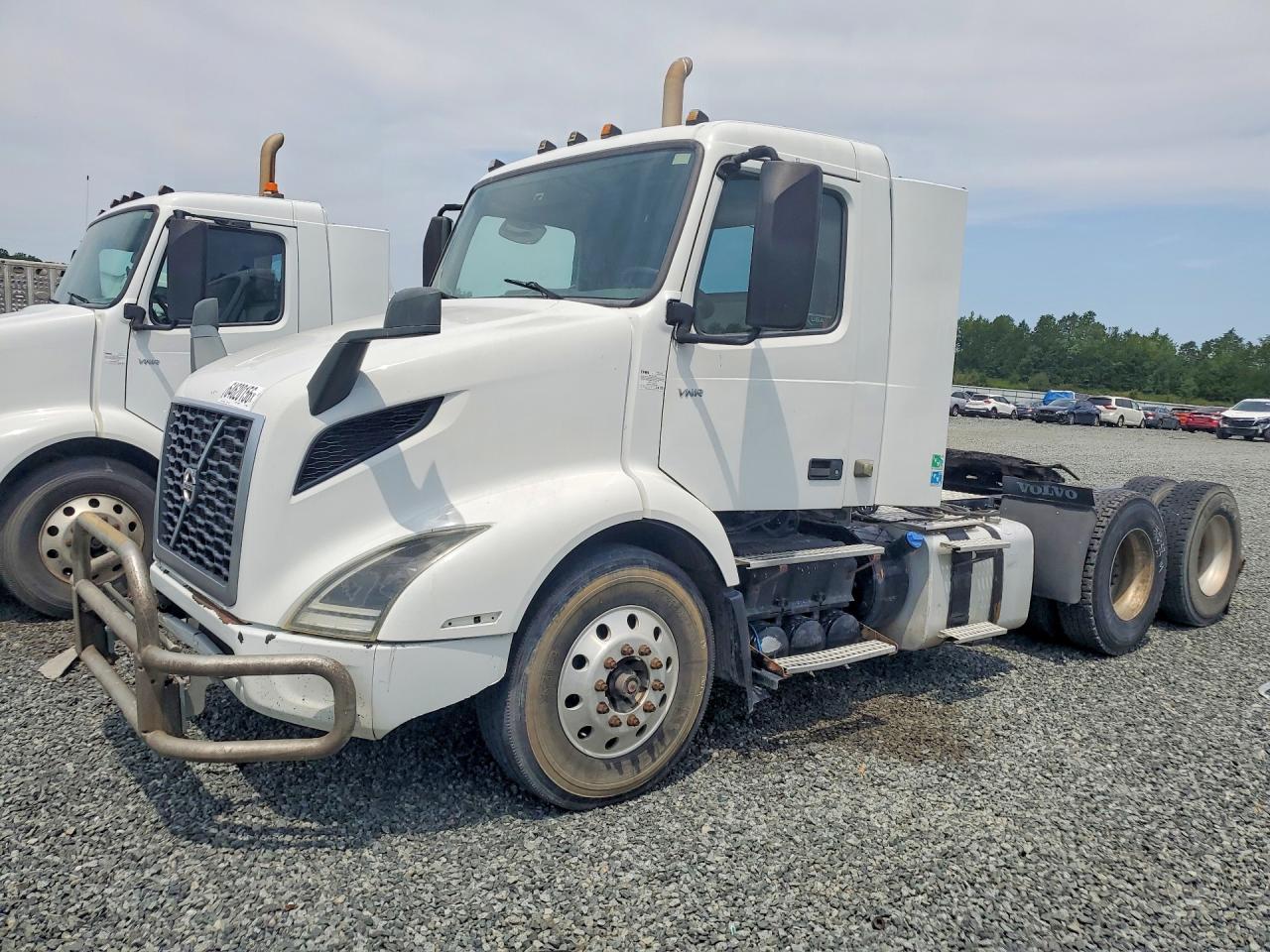2019 VOLVO VNR