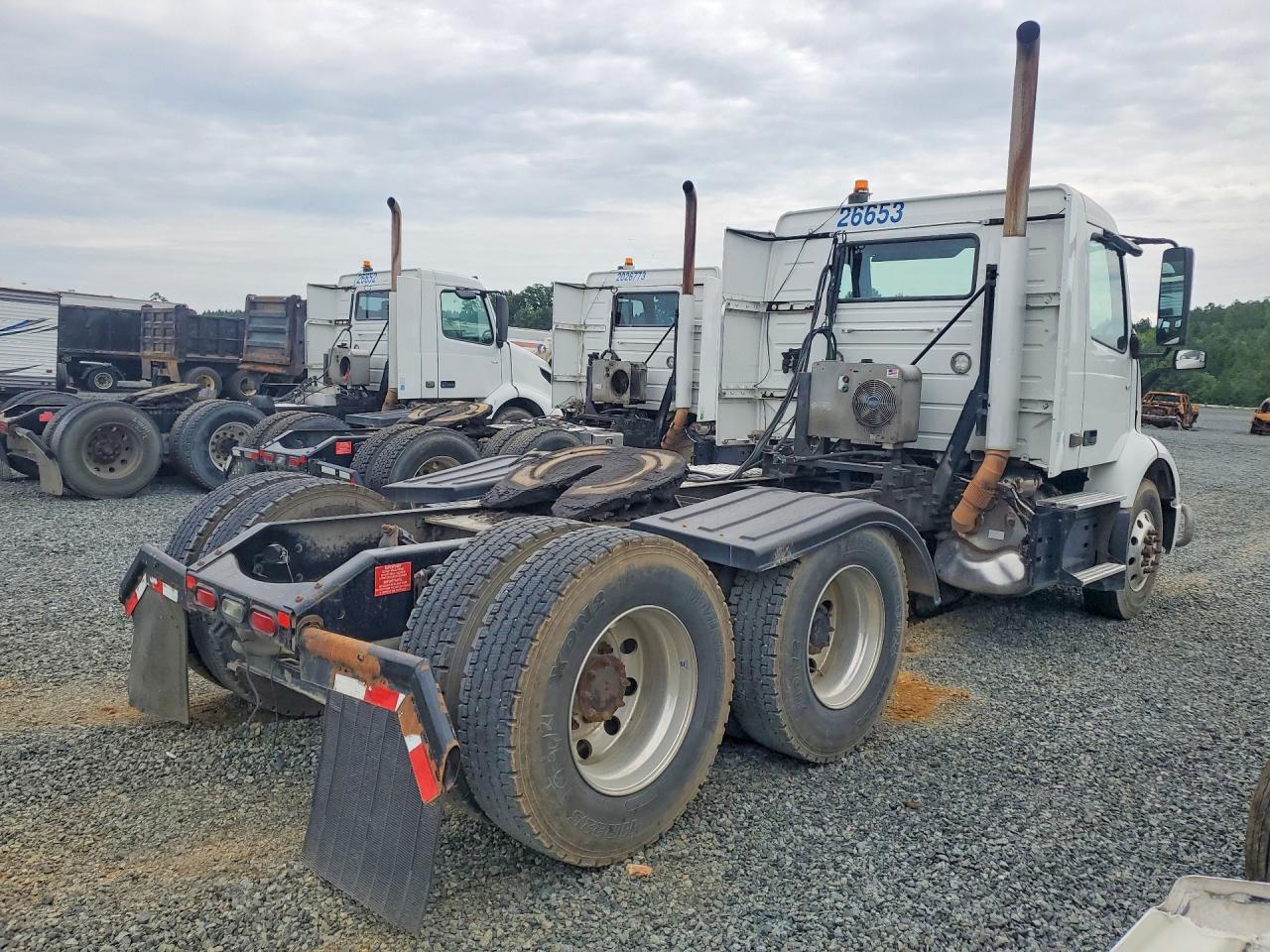 4V4WC9EH2KN906987 · 2019 VOLVO VNR · 3/12
