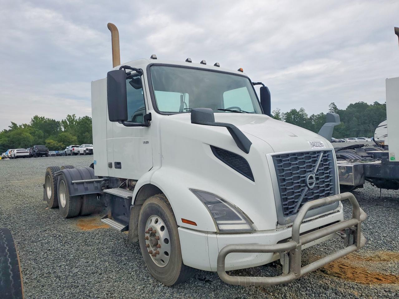 4V4WC9EH2KN906987 · 2019 VOLVO VNR · 4/12