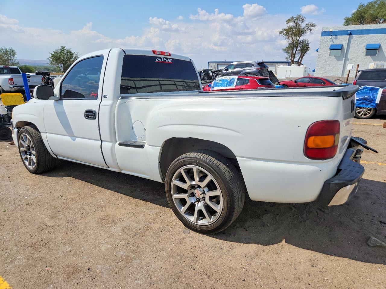 1GCEC14V71Z133053 · 2001 CHEVROLET SILVERADO · 2/12