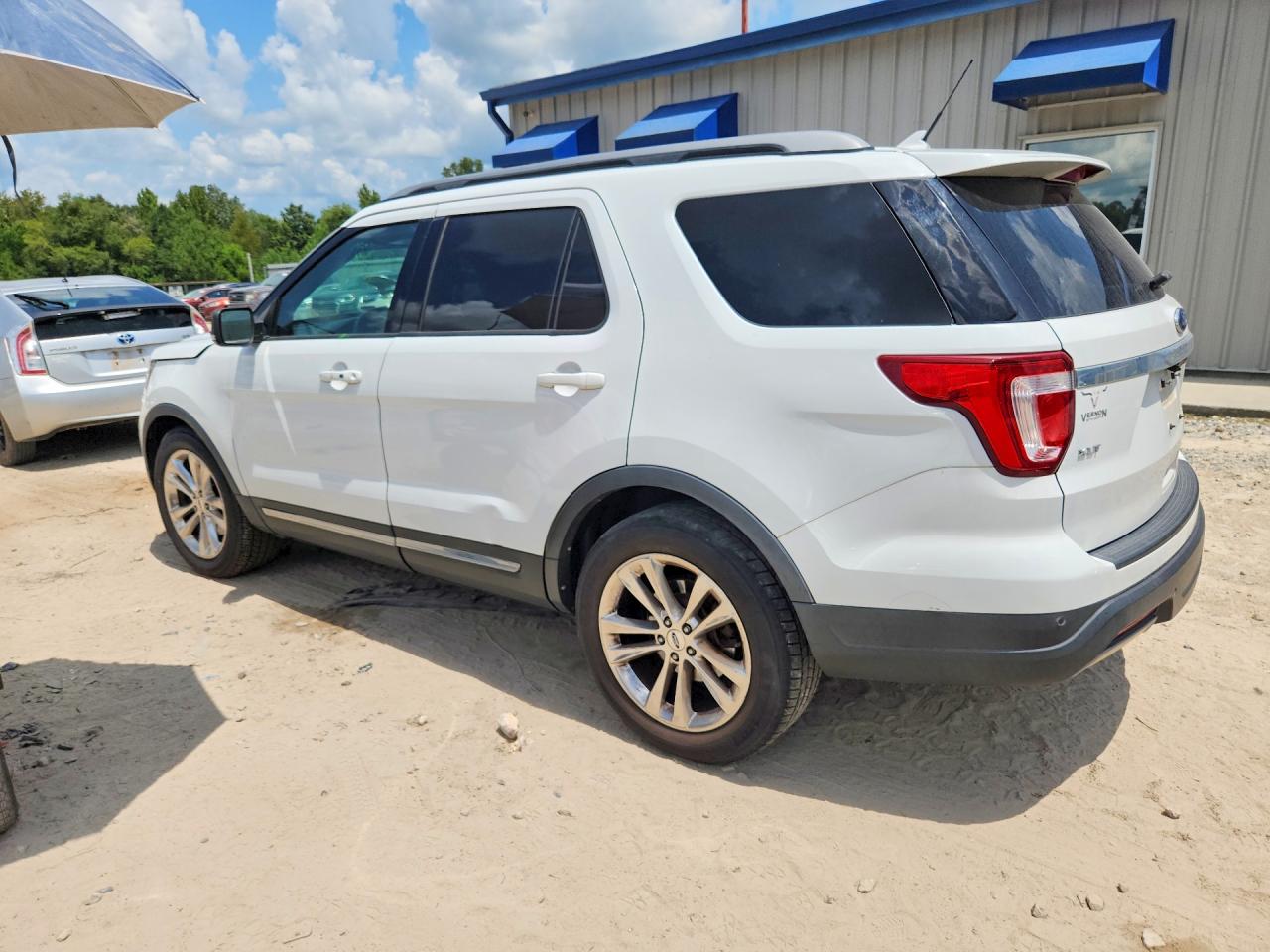 1FM5K7D87KGB07352 · 2019 FORD EXPLORER · 2/13