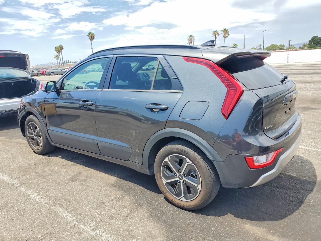 KNDCS3LF5P5070809 · 2023 KIA NIRO · 2/13