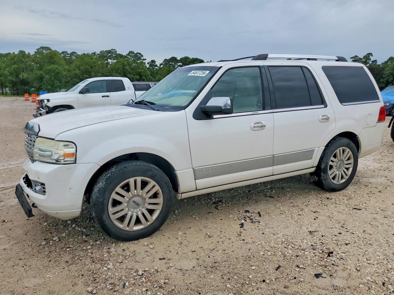 5LMJJ2H5XBEJ02062 · 2011 LINCOLN NAVIGATOR