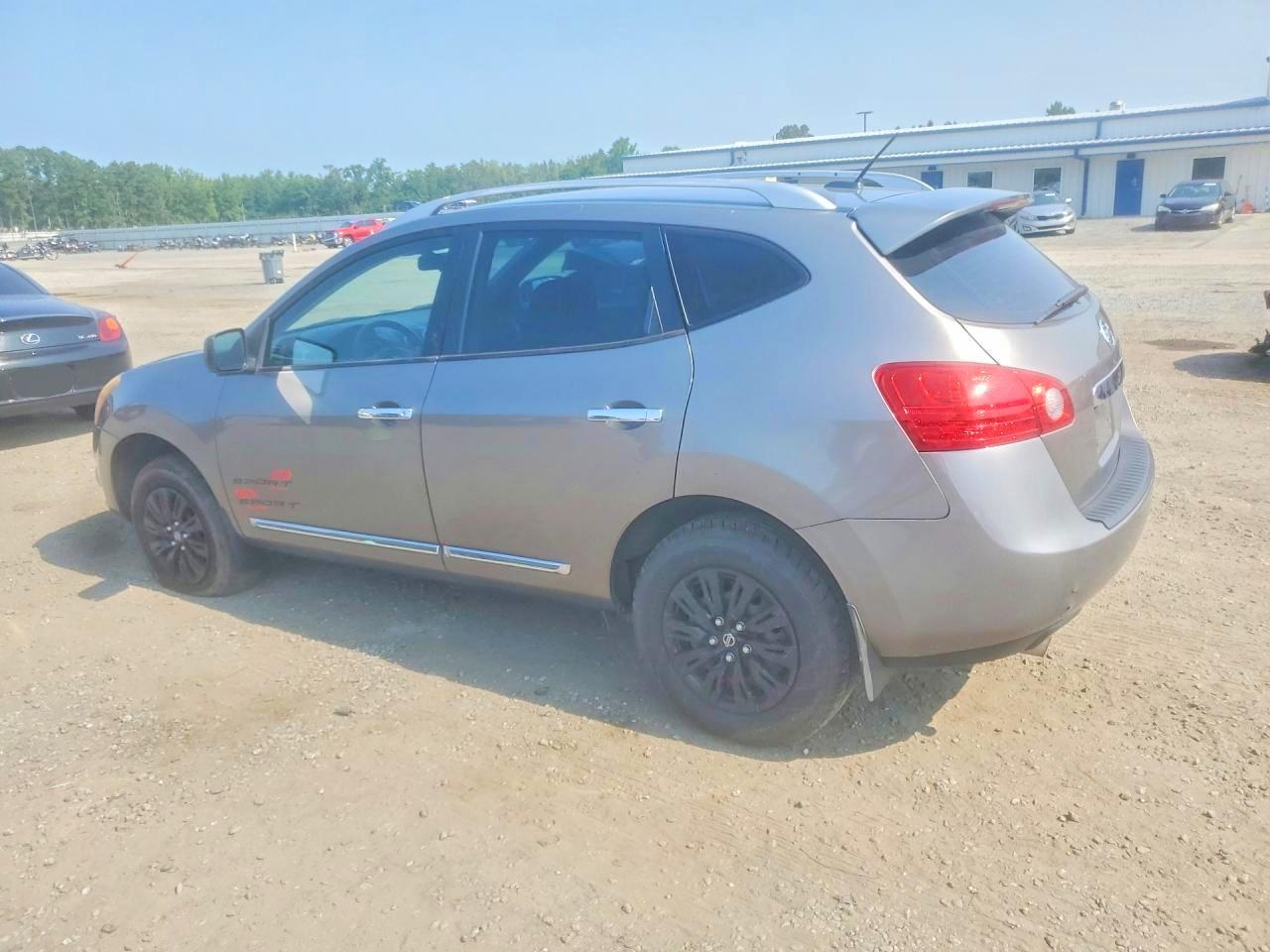 JN8AS5MV0FW766466 · 2015 NISSAN ROGUE SELECT · 2/13