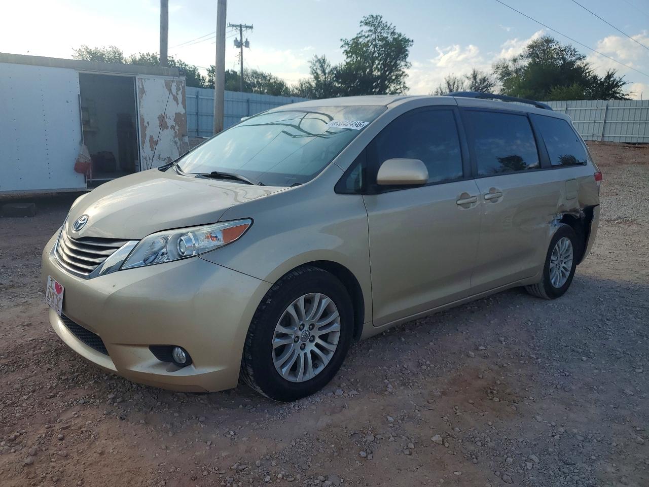 5TDYK3DC8ES487858 · 2014 TOYOTA SIENNA
