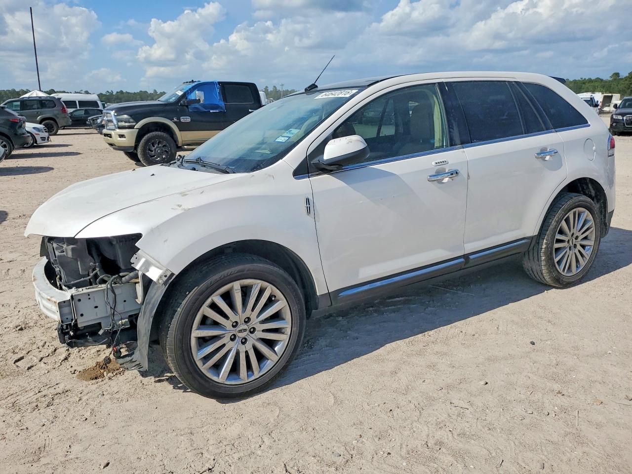 2LMDJ6JK1BBJ33143 · 2011 LINCOLN MKX