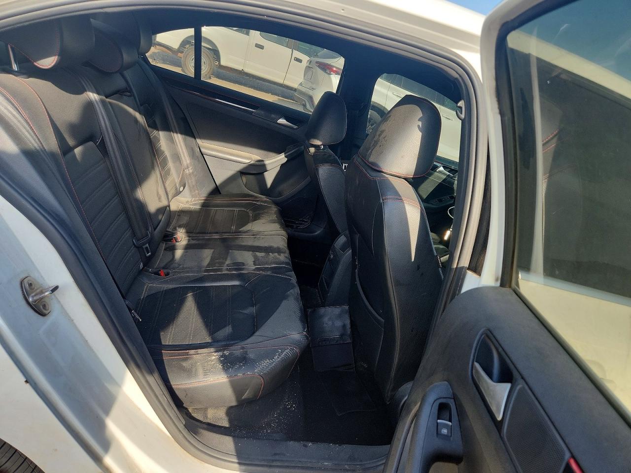 3VW5T7AJ7HM359557 · 2017 VOLKSWAGEN JETTA · 10/12