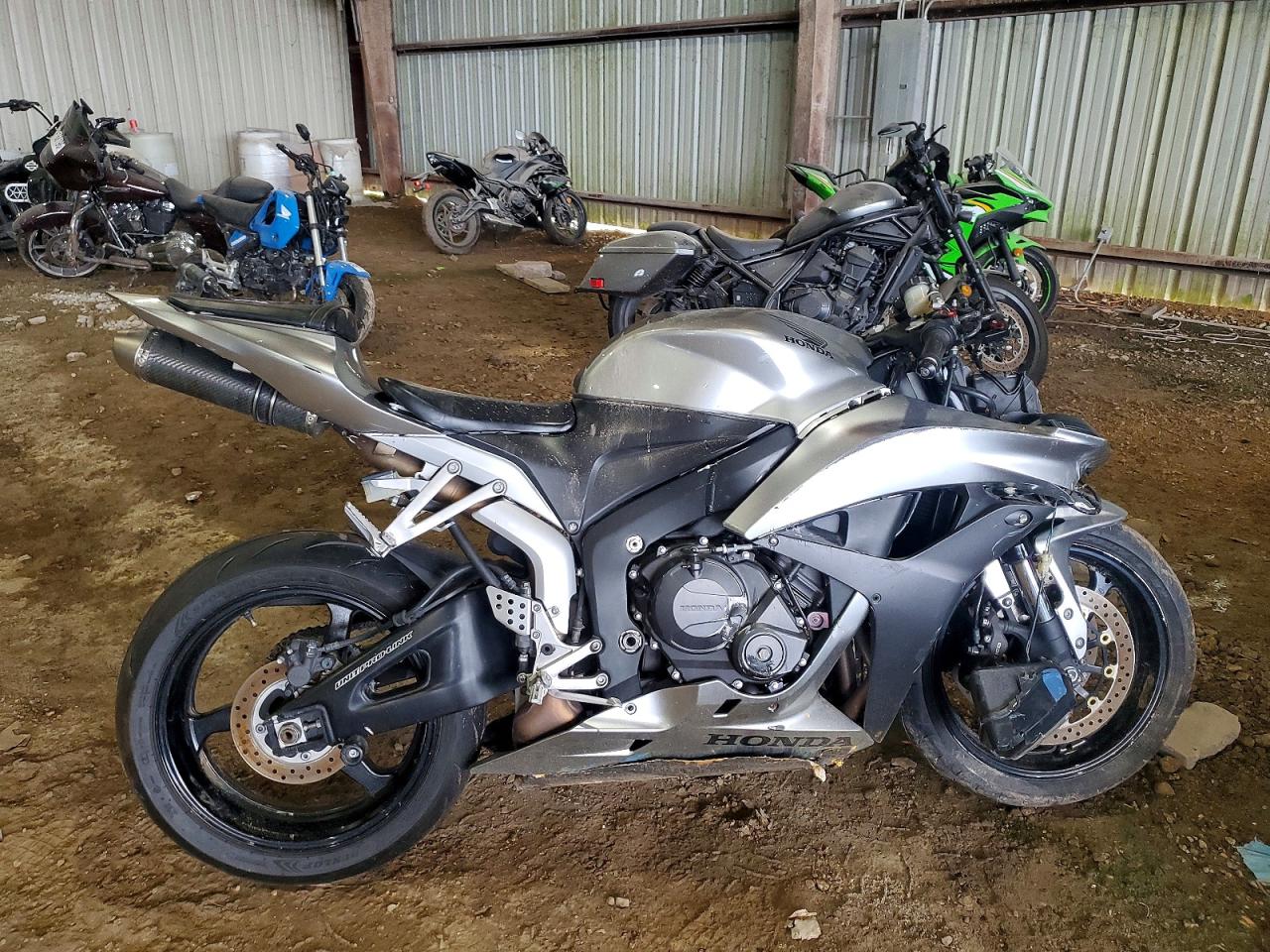 JH2PC40058M104573 · 2008 HONDA CBR600