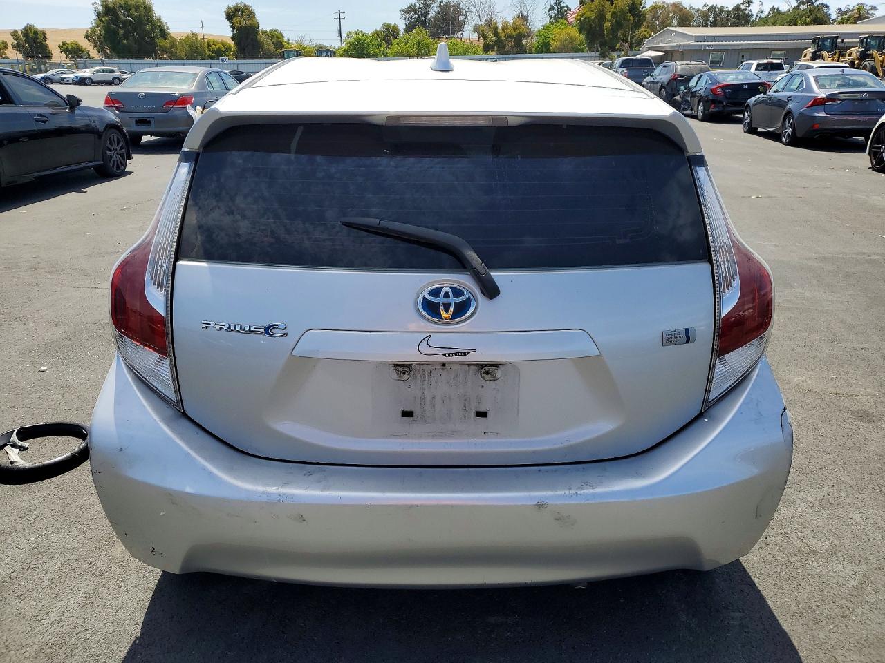 JTDKDTB3XF1582097 · 2015 TOYOTA PRIUS C · 6/12
