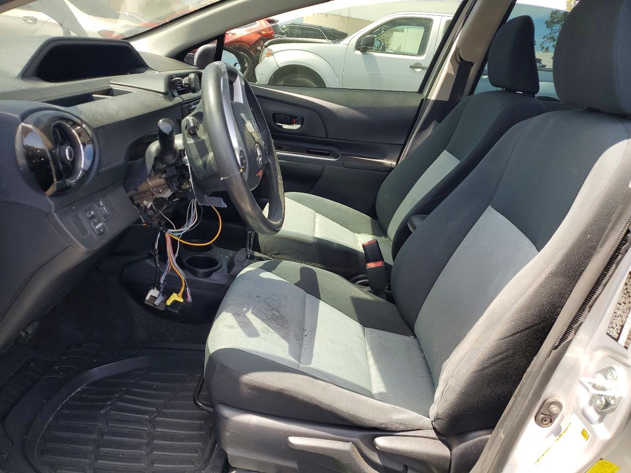 JTDKDTB3XF1582097 · 2015 TOYOTA PRIUS C · 7/12