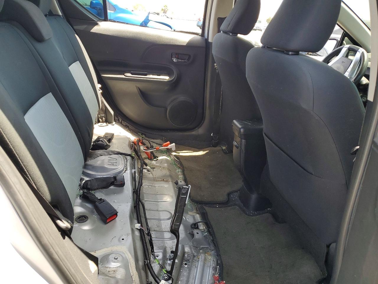 JTDKDTB3XF1582097 · 2015 TOYOTA PRIUS C · 10/12