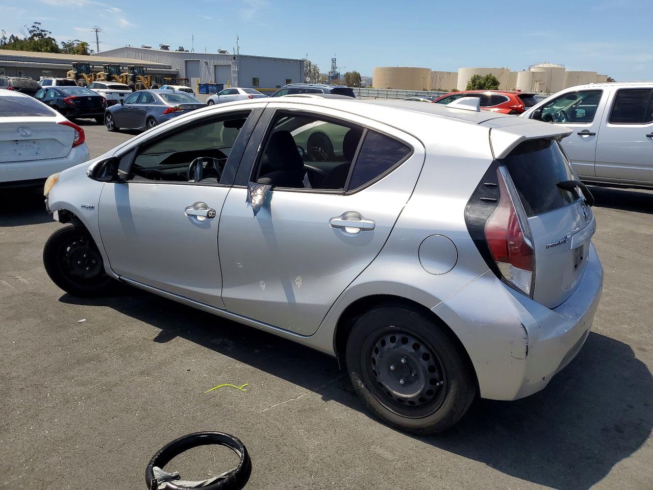 JTDKDTB3XF1582097 · 2015 TOYOTA PRIUS C · 2/12