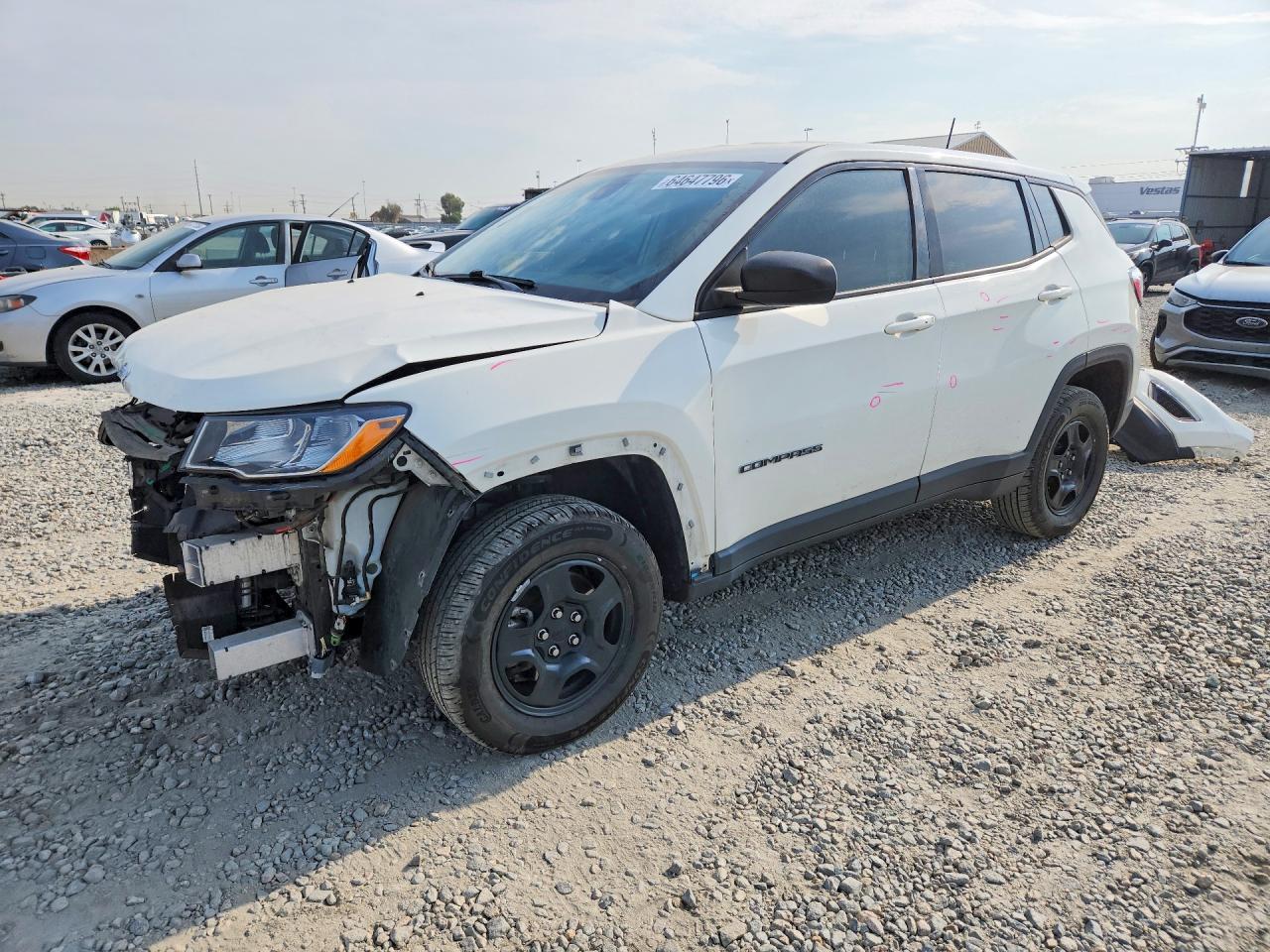3C4NJDAB8JT307558 · 2018 JEEP COMPASS