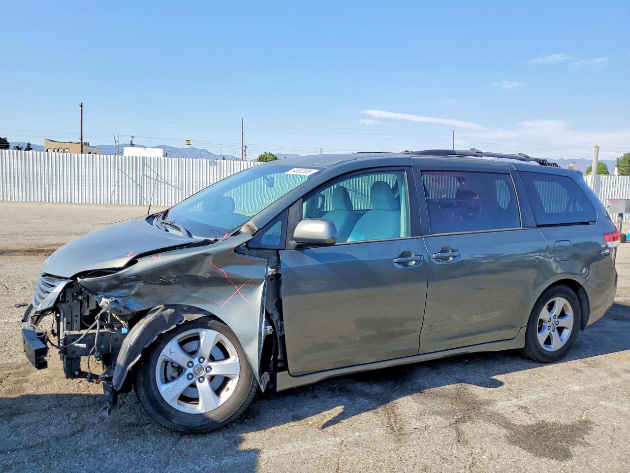 5TDKK3DC3DS302944 · 2013 TOYOTA SIENNA