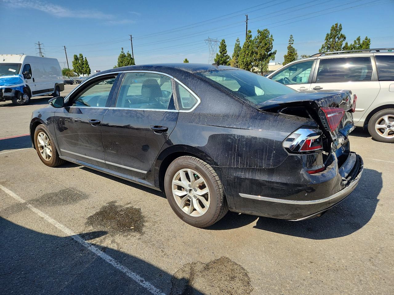 1VWAT7A38HC020260 · 2017 VOLKSWAGEN PASSAT · 2/12