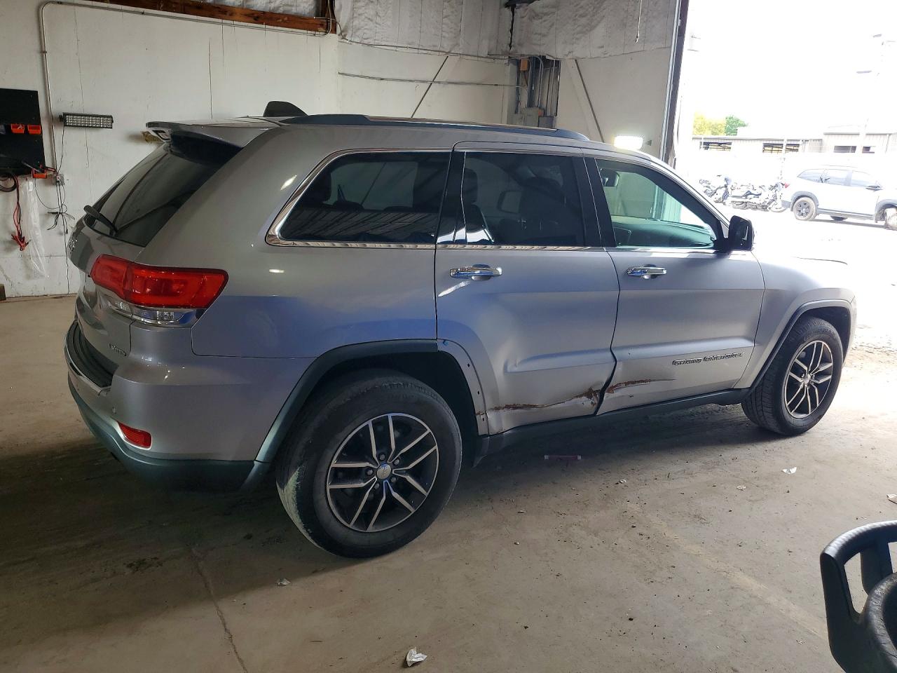 1C4RJEBG6JC131445 · 2018 JEEP GRAND CHEROKEE · 3/13