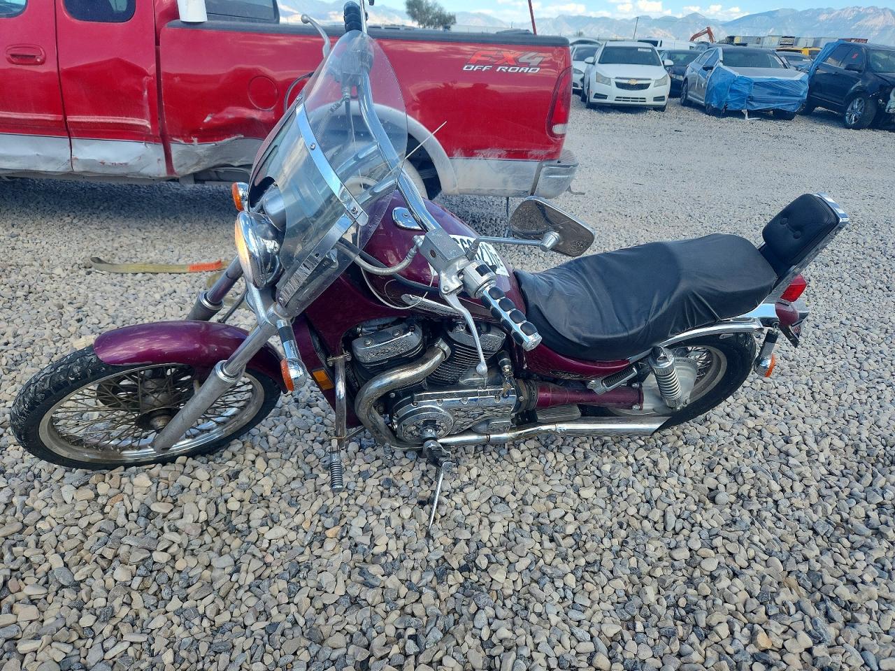 JS1VS52A1X2101950 · 1999 SUZUKI VS800 · 3/9