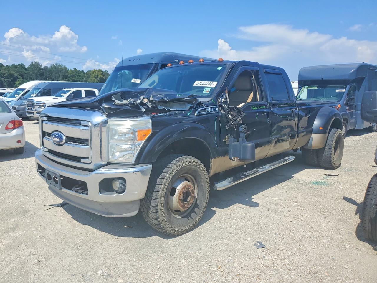 1FT8W3DT1BEC44317 · 2011 FORD F350