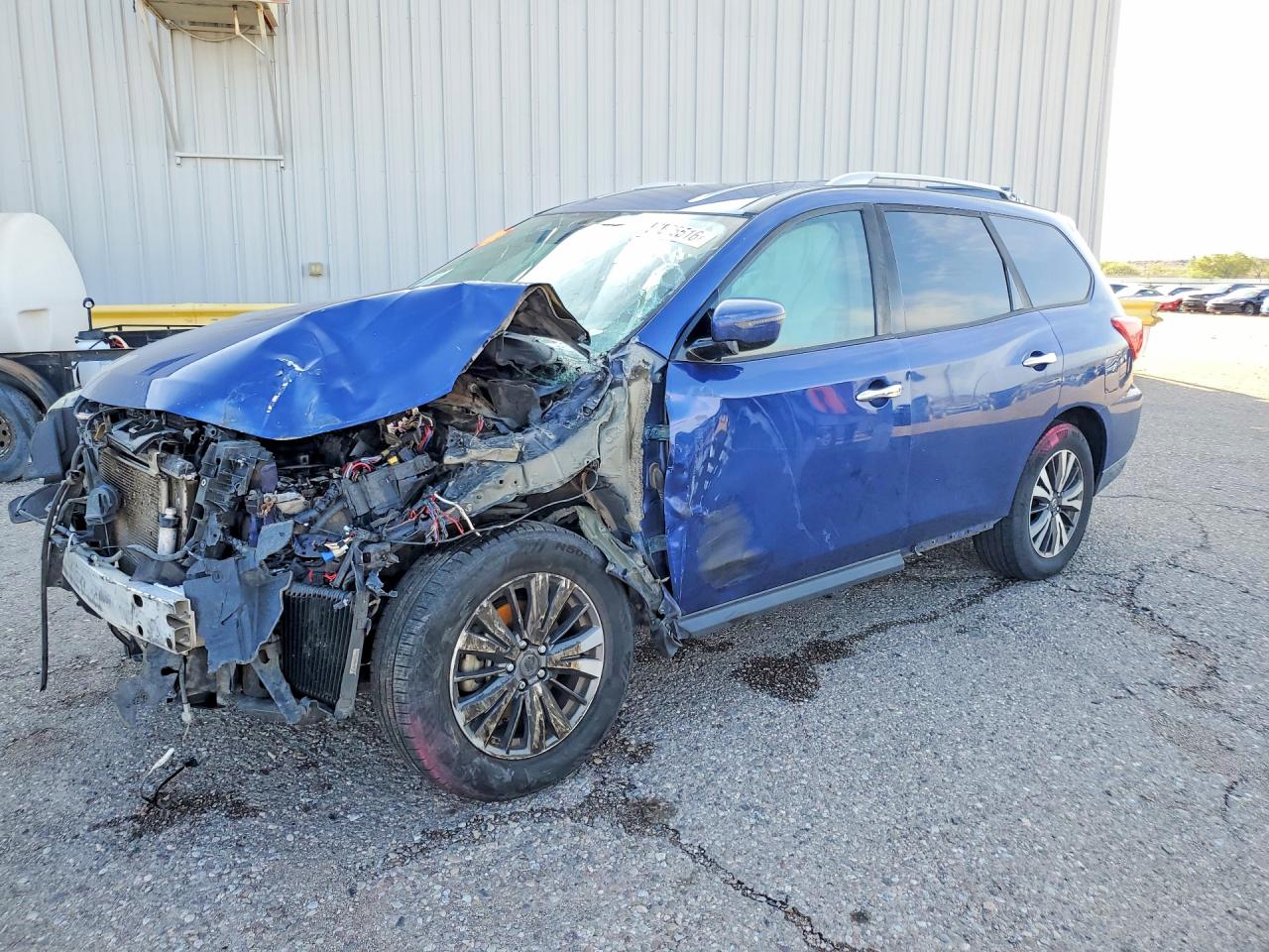 5N1DR2MN6HC667069 · 2017 NISSAN PATHFINDER