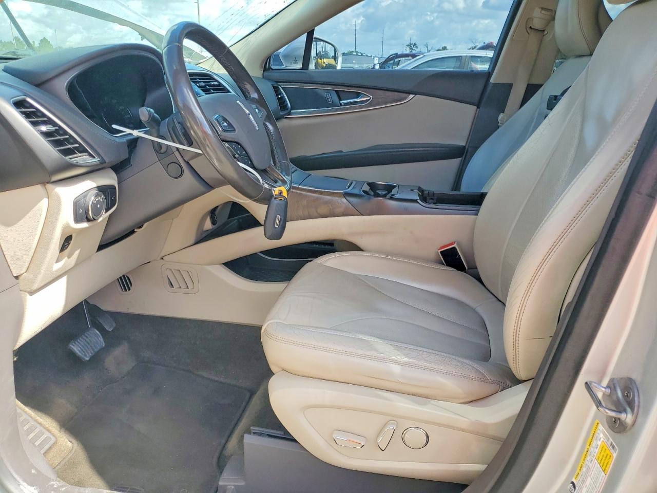 2LMTJ6KR6GBL56776 · 2016 LINCOLN MKX · 7/13