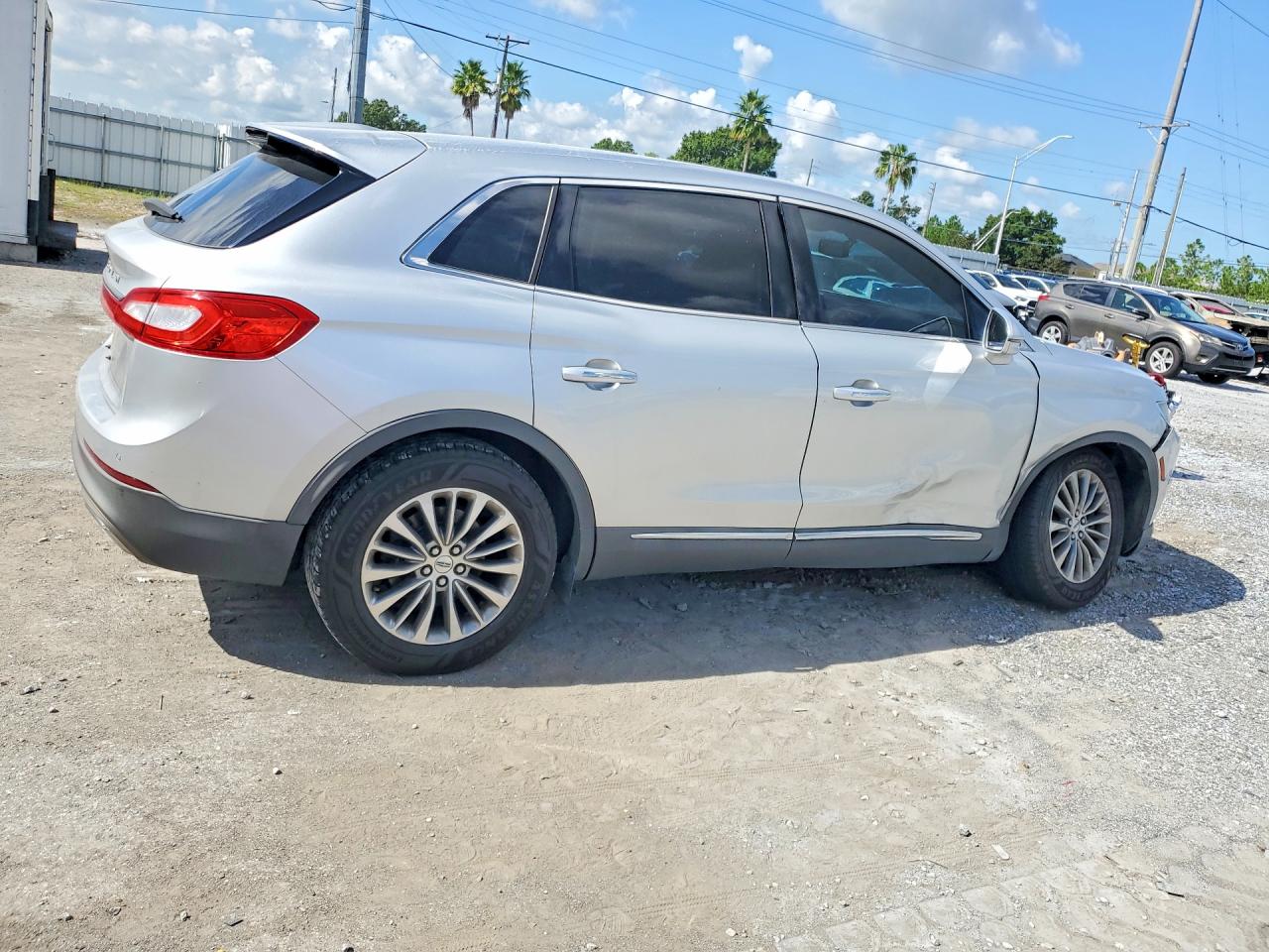2LMTJ6KR6GBL56776 · 2016 LINCOLN MKX · 3/13