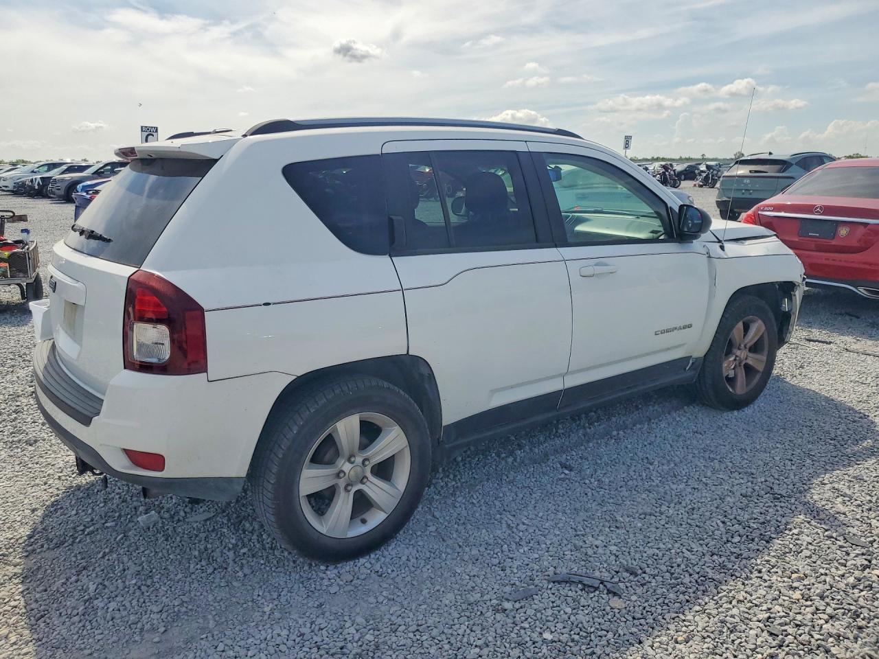 1C4NJCBA8GD633794 · 2016 JEEP COMPASS · 3/14