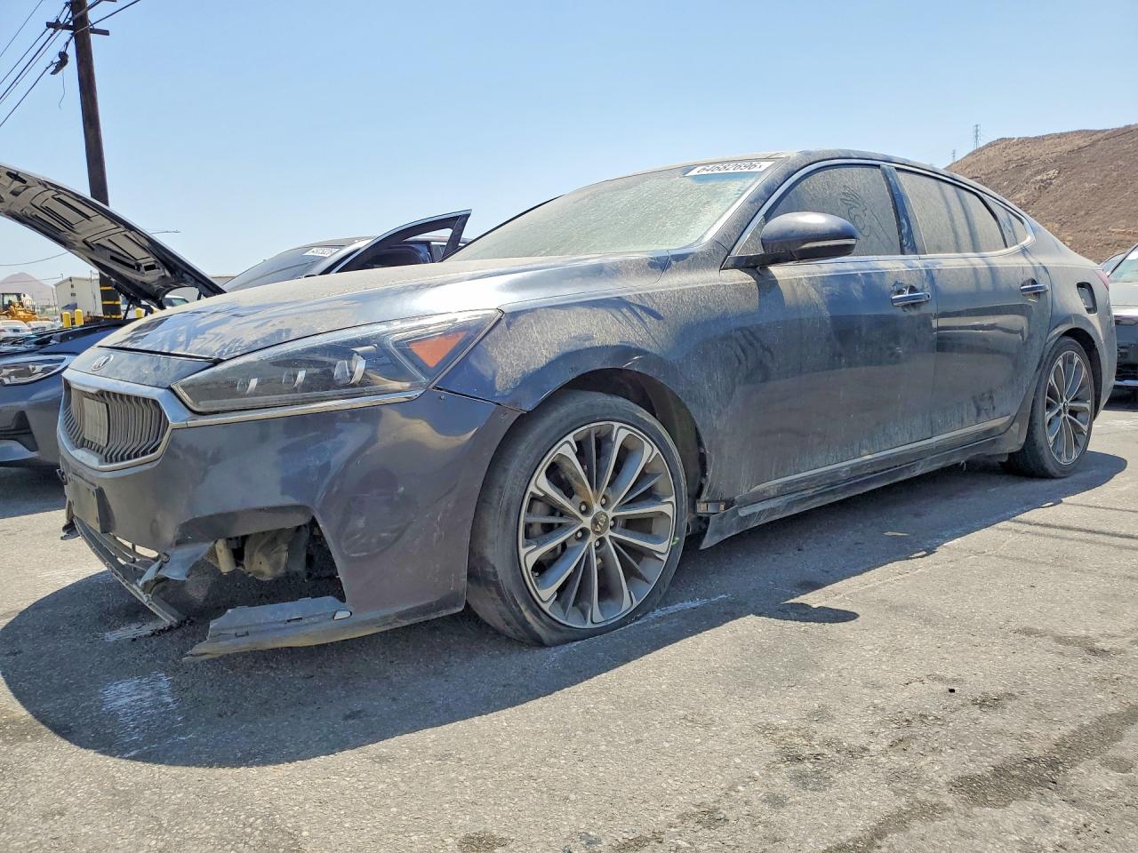 KNALC4J19H5091848 · 2017 KIA CADENZA