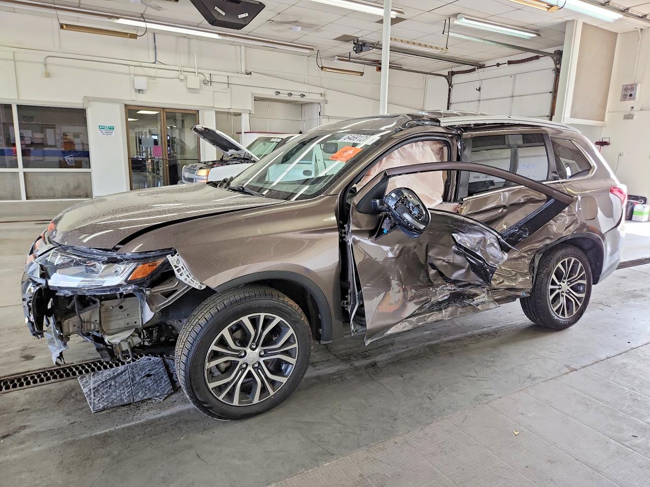 JA4AZ3A32JZ053911 · 2018 MITSUBISHI OUTLANDER