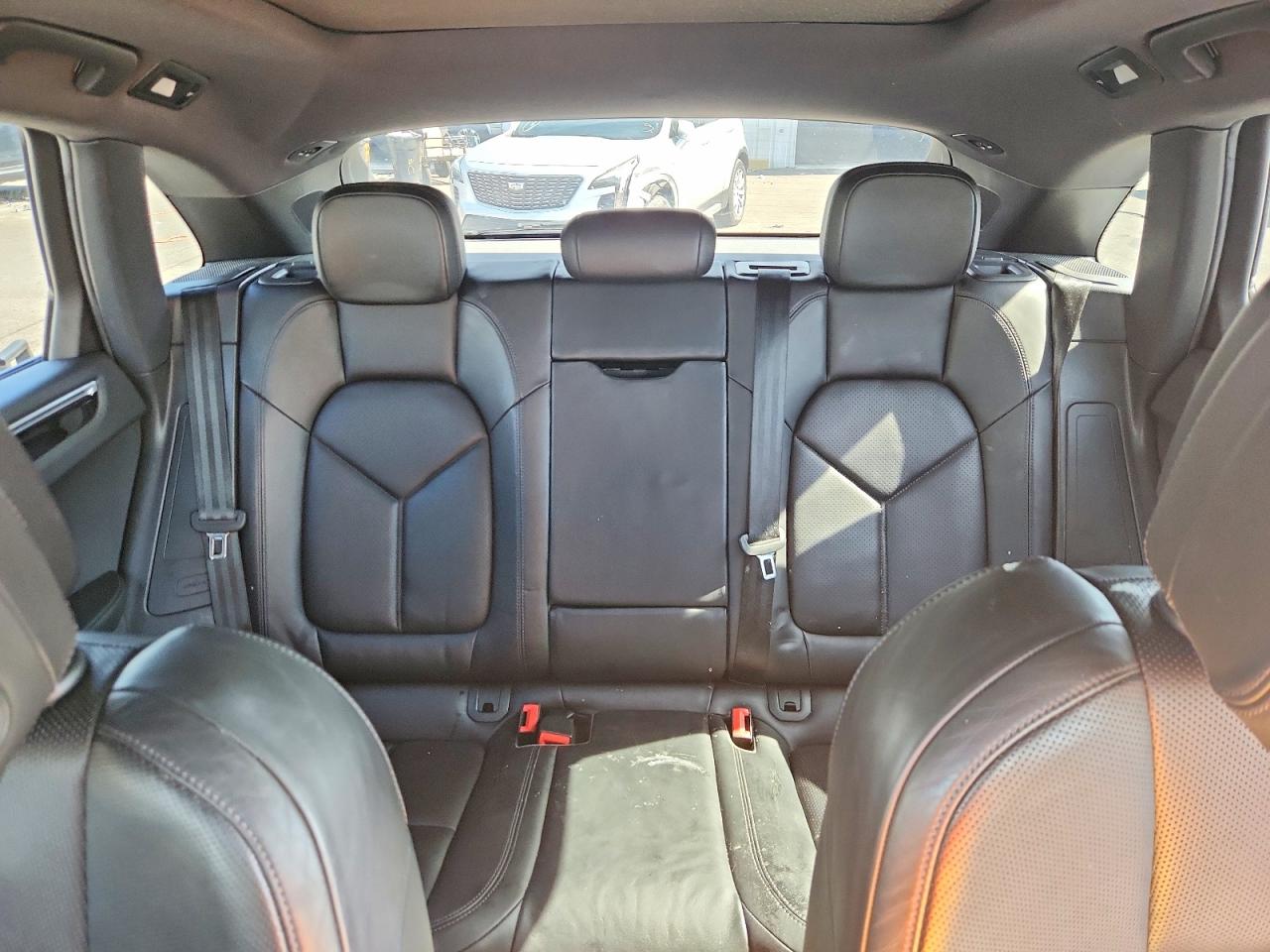 WP1AA2A53HLB83300 · 2017 PORSCHE MACAN · 10/13