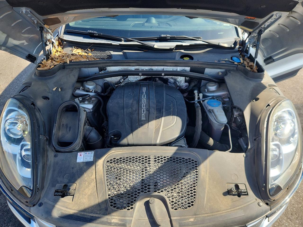 WP1AA2A53HLB83300 · 2017 PORSCHE MACAN · 12/13