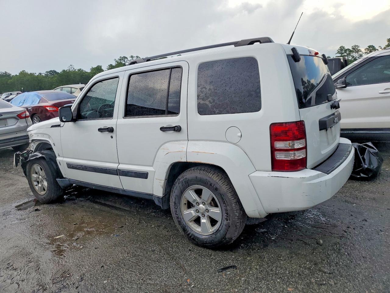 1J4PP2GK0BW569664 · 2011 JEEP LIBERTY · 2/13
