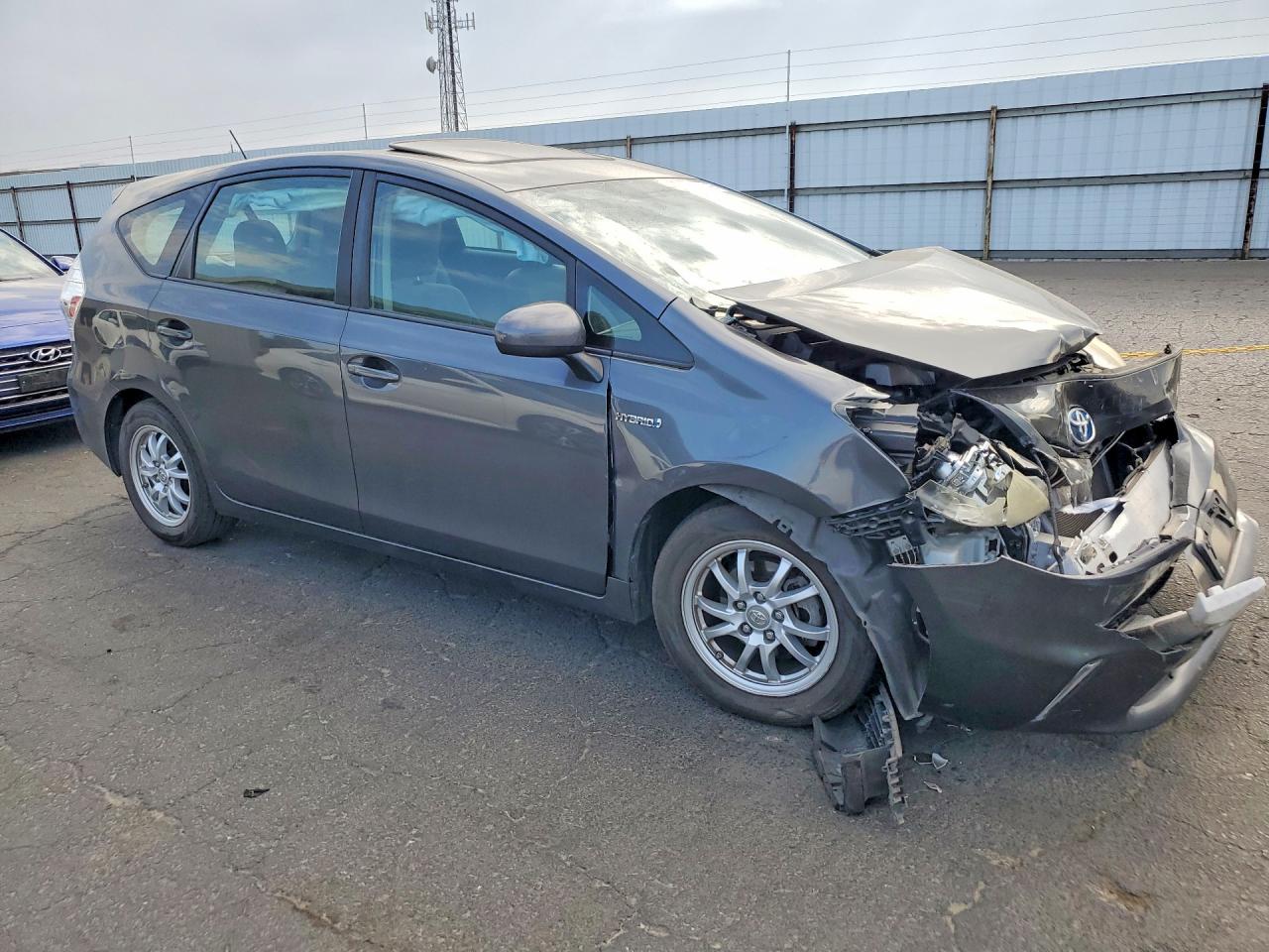 JTDZN3EU0C3063981 · 2012 TOYOTA PRIUS V · 4/13