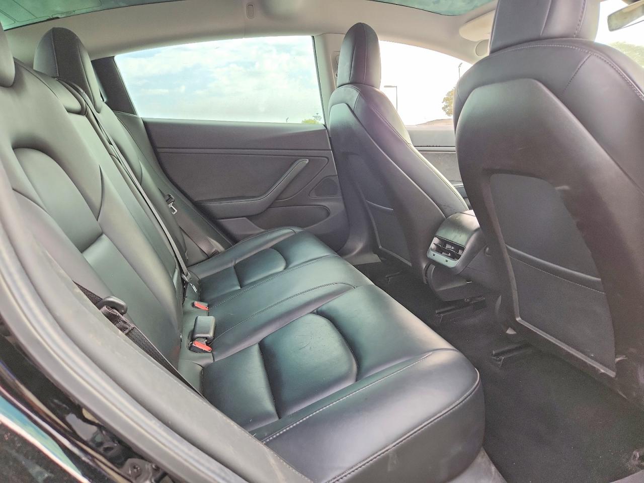 5YJ3E1EA3KF416070 · 2019 TESLA MODEL 3 · 10/13