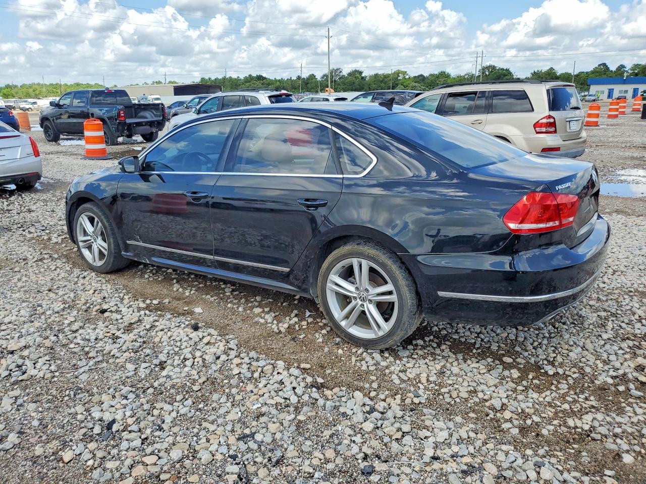 1VWBN7A33DC111610 · 2013 VOLKSWAGEN PASSAT · 2/12