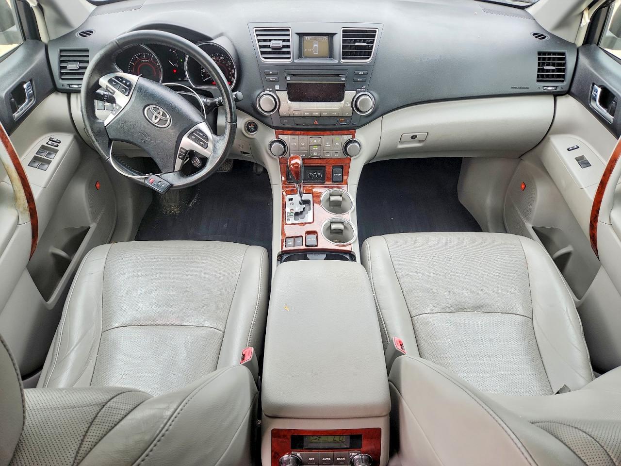 5TDDK3EH6CS136677 · 2012 TOYOTA HIGHLANDER · 8/13